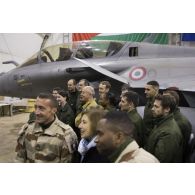 La ministre des Armées rencontre les soldats de la base aérienne projetée (BAP) en Jordanie.