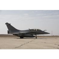 Un avion Rafale prêt à partir en mission depuis la base aérienne projetée (BAP) en Jordanie.
