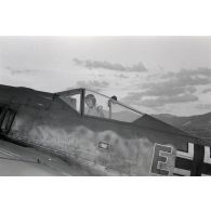 Décollage d'un chasseur Focke-Wulf Fw-190 appartenant au 1er groupe du Schlachtgeschwader 4 occupant le terrain de Guidonia Montecelio (Latium).