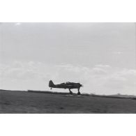 Sur le terrain d'aviation de Guidonia Montecelio, le retour de mission de chasseur Fw-190 A5 du 1er groupe du Schlachtgeschwader 4 (I./SG4).