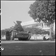 Char japonais récupéré par les troupes françaises à Phnom-Penh.