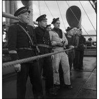 Officiers, officiers mariniers et membres d'équipage de l'aviso dragueur de mines Elan.