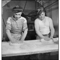 Fabrication de pain destiné aux troupes du corps expéditionnaire français en Scandinavie.