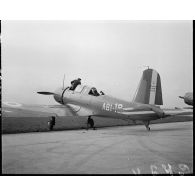 Le bombardier Vought 156 F n°13 (AB1-12) de l'escadrille de bombardement AB1 de l'aéronautique navale, probablement sur la base aéronavale de Hyères.
