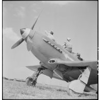 Le régiment Normandie-Niémen sur un terrain d'aviation à Stuttgart.