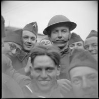 Photographie de groupe de soldats anglais de la BEF.
