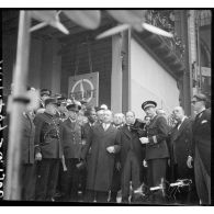 Monsieur Georges Mandel, ministre des colonies, est photographié avec d'autres personnalités civiles et militaires lors de l'inauguration de l'exposition la France d'outre-mer.