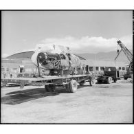 Transport d'un Spitfire sur remorque au Parc 93 de Blida en Algérie.