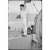 Communication entre des navires de la Kriegsmarine, à l'aide de drapeaux.