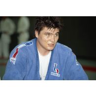 Portrait de David Douillet, judoka de la catégorie plus de 95 kg, présélectionné pour les jeux olympiques de Barcelone.