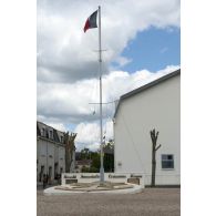 La place d'armes de la caserne du régiment d'infanterie - chars de marine (RICM) à Poitiers.