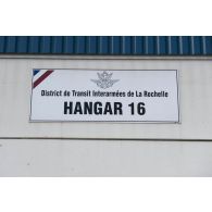 Entrée du hangar n°16 du district du transit interarmées de La Rochelle.