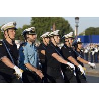 Sur la place de la Concorde, l'école navale répète le défilé à pied du 14 juillet.