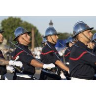 Sur la place de la Concorde, l'école nationale supérieure des officiers de sapeurs-pompiers (ENSOSP) répète le défilé à pied du 14 juillet.