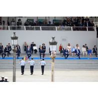 A la tribune présidentielle, Emmanuel Macron, président de la République, et les membres du gouvernement assistent au défilé des troupes à pied lors de la cérémonie du 14 juillet 2020 sur la place de la Concorde.