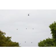 Défilé aérien d'un hélicoptère de combat Caracal de l'escadron (EH) 1/67 Pyrénées, d'un H145 de la Sécurité civile, d'un EC-135 et d'un H145 de la Gendarmerie nationale et de trois Caïman de l'aviation légère de l'armée de terre (ALAT) au-dessus des Champs-Elysées lors de la cérémonie du 14 juillet 2020.