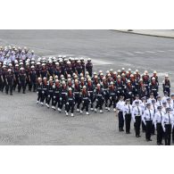 Défilé à pied des élèves de l'école nationale supérieure des officiers de sapeurs-pompiers (ENSOSP) et du bataillon de sapeurs-pompiers de France lors de la cérémonie du 14 juillet 2020 sur la place de la Concorde.