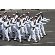 Défilé à pied du détachement de la Marine nationale pour les forces de souveraineté du théâtre Océan Pacifique lors de la cérémonie du 14 juillet 2011.