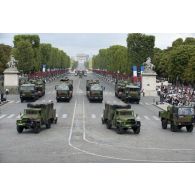 Défilé motorisé des 515e RT (régiment du train) et 3e RMat (régiment du matériel) lors de la cérémonie du 14 juillet 2011.