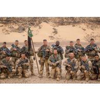 Portrait de groupe des soldats du 1er régiment de chasseurs (RCh) sur l'axe Berliet, au Niger.