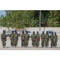 Rassemblement d'un peloton de la gendarmerie nationale tchadienne pour une cérémonie sur la place de l'Indépendance à Faya-Largeau, au Tchad.