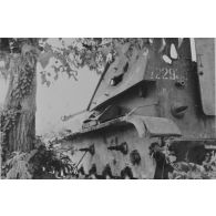 [Canon soviétique SU-76 détruit lors de la bataille d'Inje. Juin 1951.]