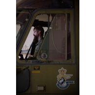 Portrait d'un pilote danois à bord d'un hélicoptère Merlin EH 101 à Gao, au Mali.