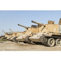 Epaves de canons automoteurs T-55/130 à Taji, en Irak.