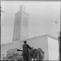 Vue sur le minaret de la mosquée de la ville de Tlemcen.