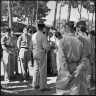 Une visite à Alger avec les rappelés de la 1re compagnie du 22e RI.