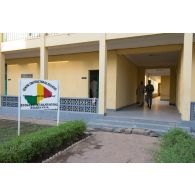 Entrée de l'école d'état-major nationale de Koulikoro (EEMNK), au Mali.