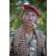 Portrait d'un commando malien à Doumba, au Mali.