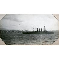 Beyrouth le 30 Avril 1915: Le North Carolina (Croiseur Américain) au mouillage devant Beyrouth pour assurer la protection des Européens. [Légende d'origine]