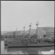Les destroyers d'escorte Malgache, Kabyle, Sakalave, et Arabe dans la rade d'Alger. Au premier plan, l'escorteur Bambara.