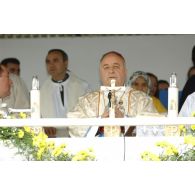 La cérémonie religieuse du pèlerinage international de Letnica est donnée par l'évêque de Prizren.