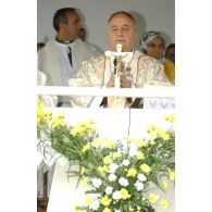 La cérémonie religieuse du pèlerinage international de Letnica est donnée par l'évêque de Prizren.