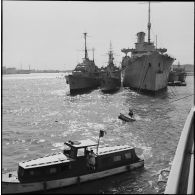 Etat-Major britannique sur le bâtiment de commandement HMS Tyne à Port-Saïd.