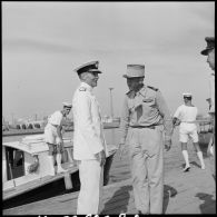 L'amiral Durnford-Slater lors de sa visite au général Beaufre, à Port-Fouad.