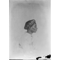 276. [Madagascar, 1900-1902. Portrait d'une femme malgache.]