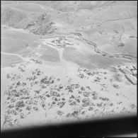 Vue aérienne d'un campement dans la région des Ouled Taïer.