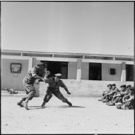 Entraînement des commandos de la Demi-Brigade de Fusiliers Marins (DBFM) à la frontière algéro-marocaine.