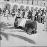 Obsèques de militaires du 9e régiment de zouaves (RZ) à Alger.