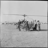 Un hélicoptère sur la base aérienne d'orléansville.