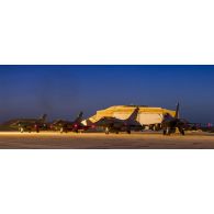 Des avions Rafale se tiennent prêt au décollage sur la piste de la base aérienne projetée (BAP) en Jordanie.