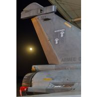 Insigne de l'escadron de chasse 1/4 Gascogne sur la dérive d'un avion Rafale sur la base aérienne projetée (BAP) en Jordanie.