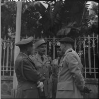 Le général thaïlandais Senivongs, le commandant Fougas et le général Gracieux, adjoint au général Allard.