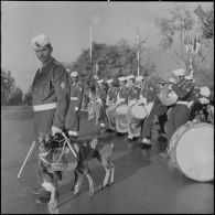 Les chevreaux traditionnels du 3ème régiment des titrailleurs algériens (RTA) au défilé du 11 novembre 1957 à Sétif.