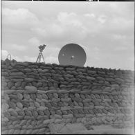 Le radar détecteur de passage de bandes rebelles la nuit près d'El-Aricha.