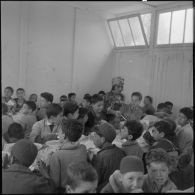La cantine scolaire de Bouïra où les enfants déjeunent.