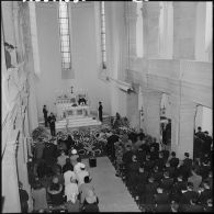 Obsèques d'un commando de l'air : cérémonie funéraire dans l'église.